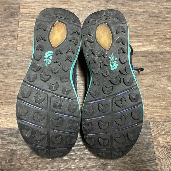 North Face Women’s Athletic Shoe | Size 9 - Picture 6 of 7